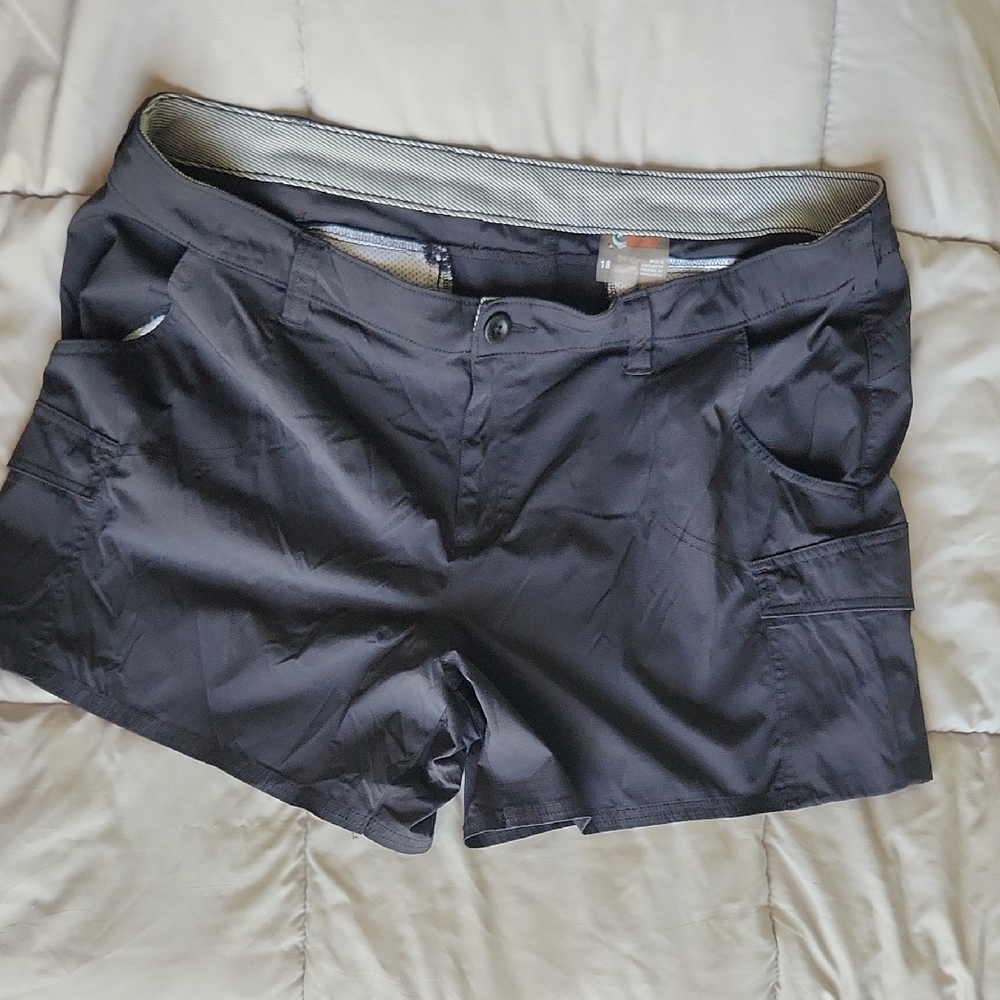 Bass Pro Shop Black Cargo Shorts